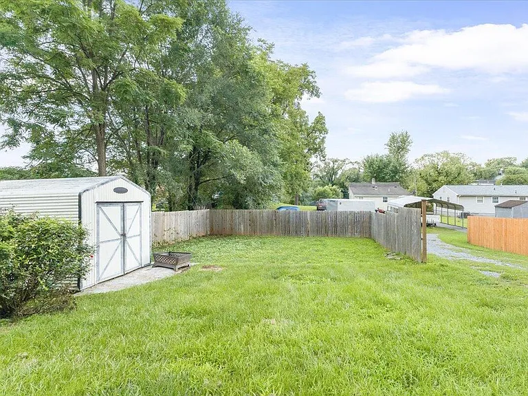 2313 King St NE — Photo 22