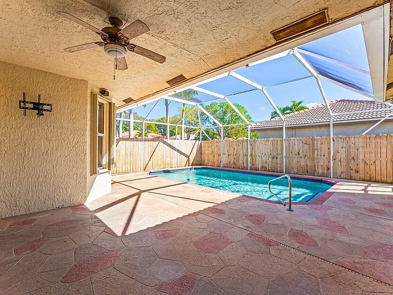 5872 NW 73rd Ct — Photo 21