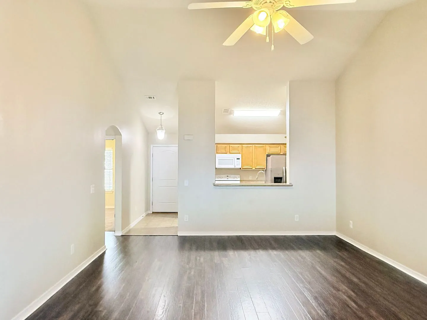 Charming 3-Bedroom Home - Oak Leigh Subdivision — Photo 2