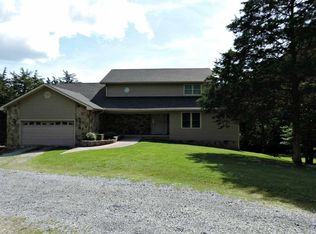 945 Lake Ridge Dr, Dandridge, TN 37725
