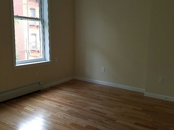 5th image of 722A Union Ave