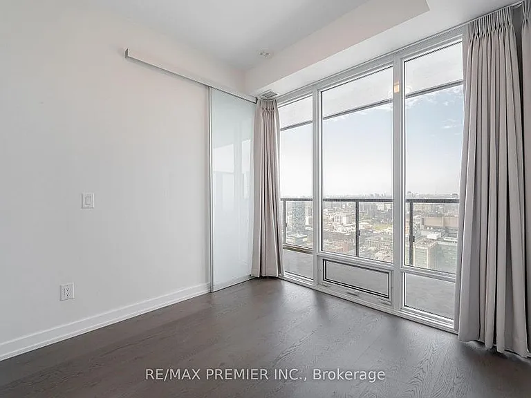 488 University Ave #3201 — Photo 10