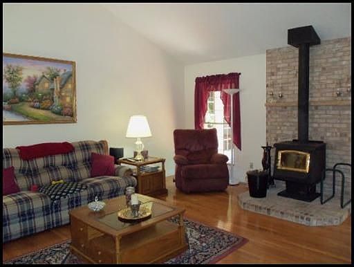 3rd image of 17 Brummel Ln