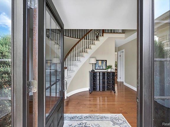2nd image of 821 Box Canyon Ct