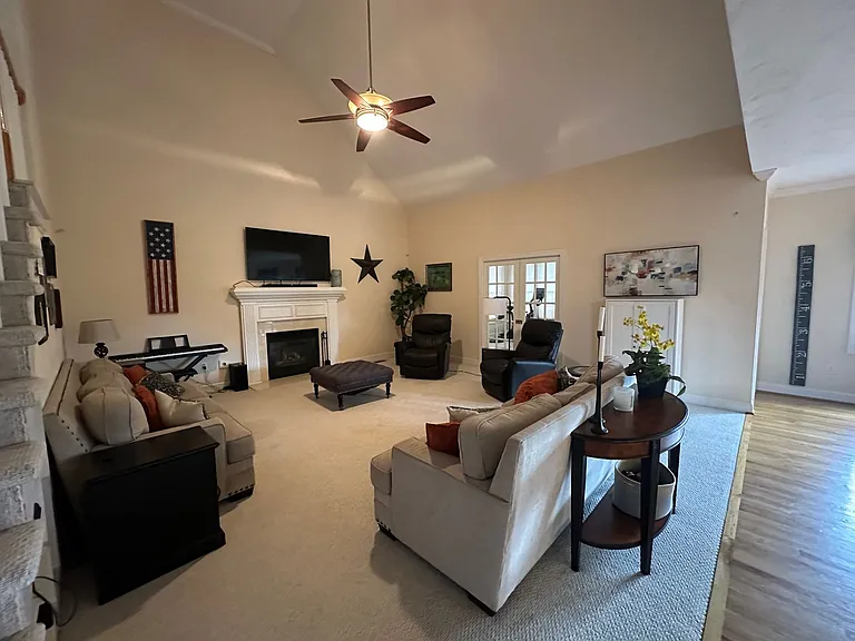 1320 Club House Dr — Photo 6