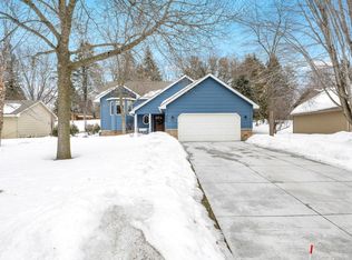 445 Ridge View Cir, Hamel, MN 55340