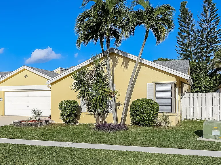 21080 Woodspring Ave — Photo 3
