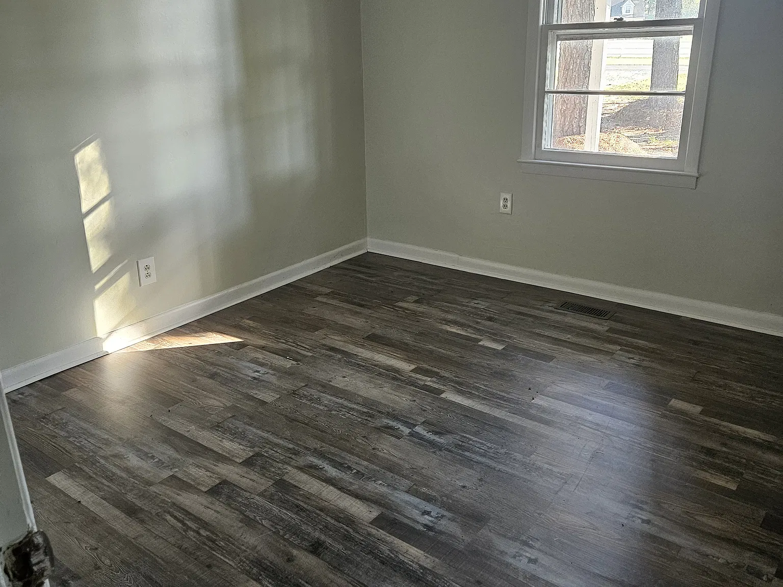 3 bed, 1032 sqft, $1,200 — Photo 4