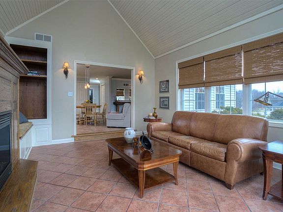 4th image of 59711 Cottonwood Ct