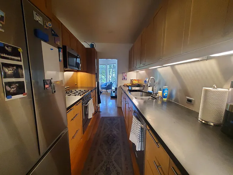 2133 Filbert St — Photo 3
