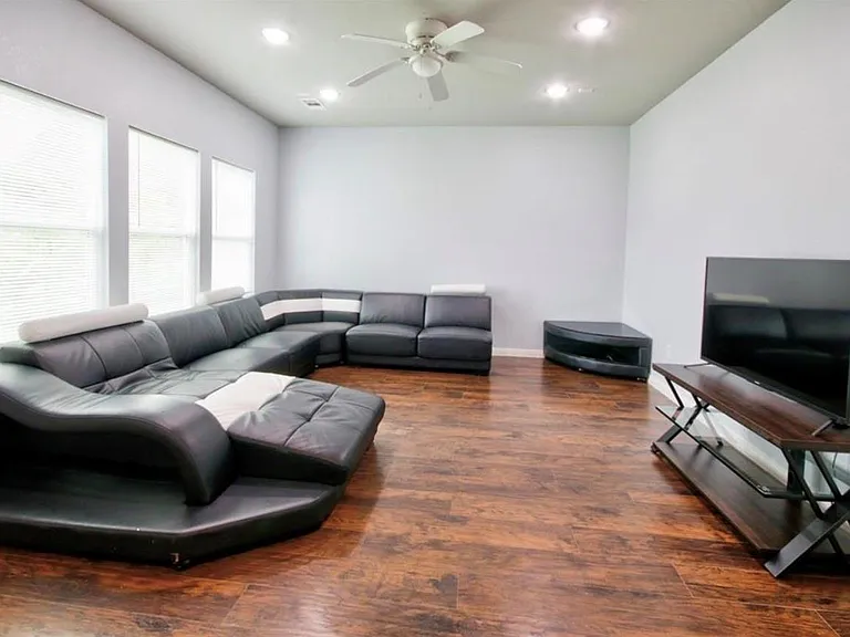 3510 Oleander Ave — Photo 6