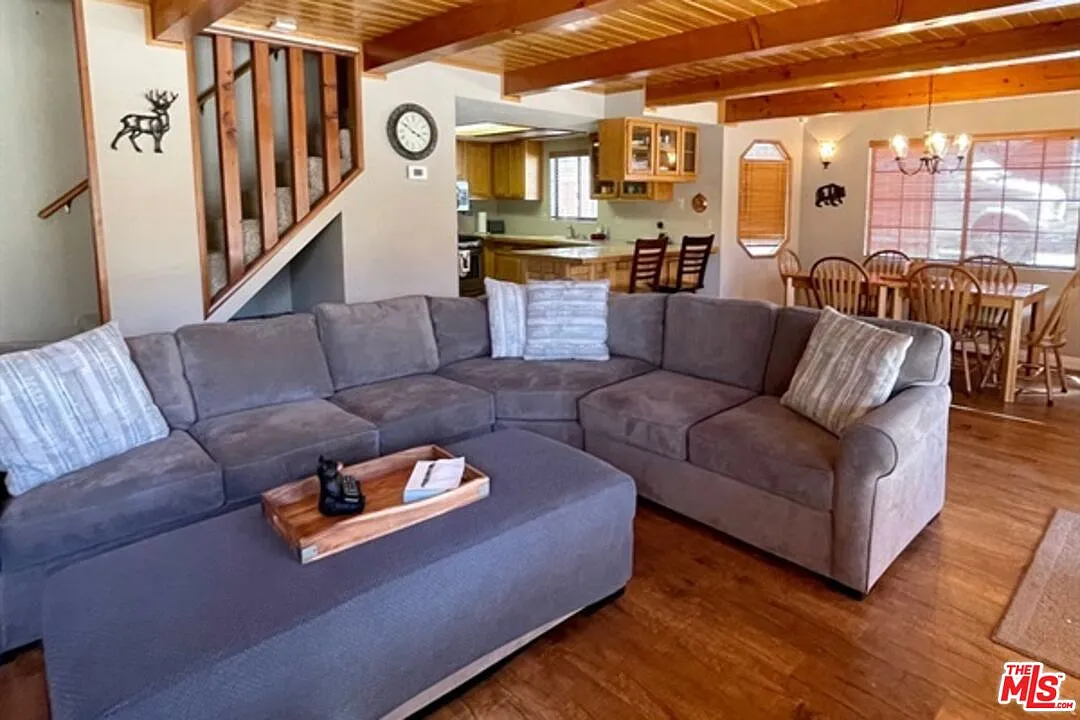 3 bed, 2.0 bath, 1298 sqft, $2,500 — Photo 3
