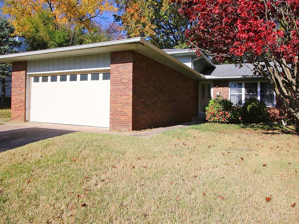 1st image of 414 Camelot Dr