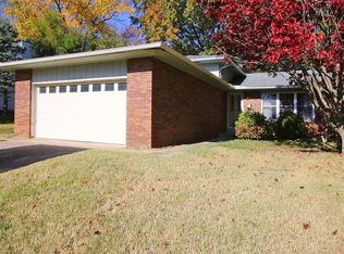 414 Camelot Dr, Collinsville, IL