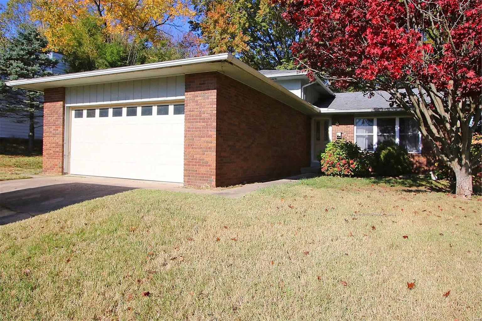 414 Camelot Dr photo 1