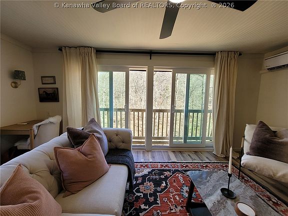 4th image of 1662 Connell Rd