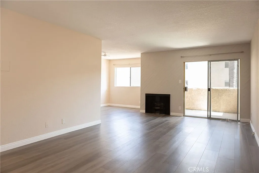 1 bed, 885 sqft, $2,200 — Photo 1