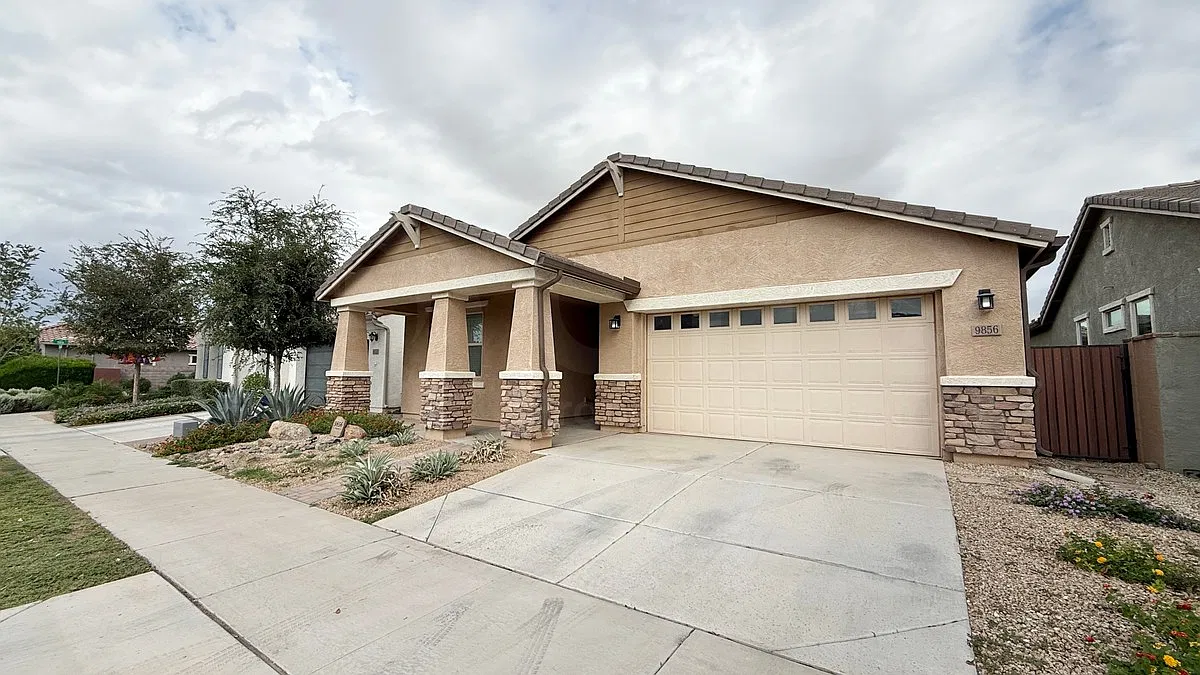 4 bed, 3.0 bath, 2188 sqft, $3,300 — Photo 2