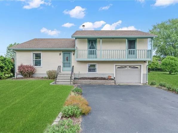 72 Camara Dr, Portsmouth, RI 02871