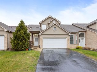 697 Aspen Dr, Romeoville, IL 60446