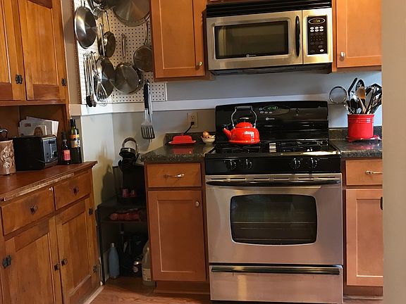 Stainless appliances and great kitchen storage