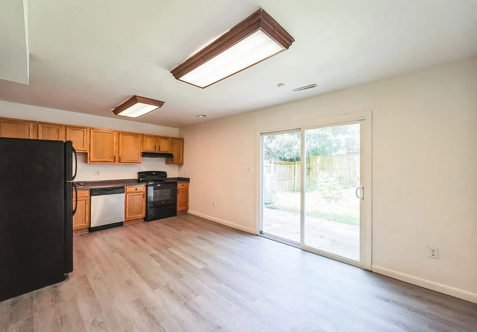 3 bed, 1.5 bath, 1240 sqft, $1,575 — Photo 4