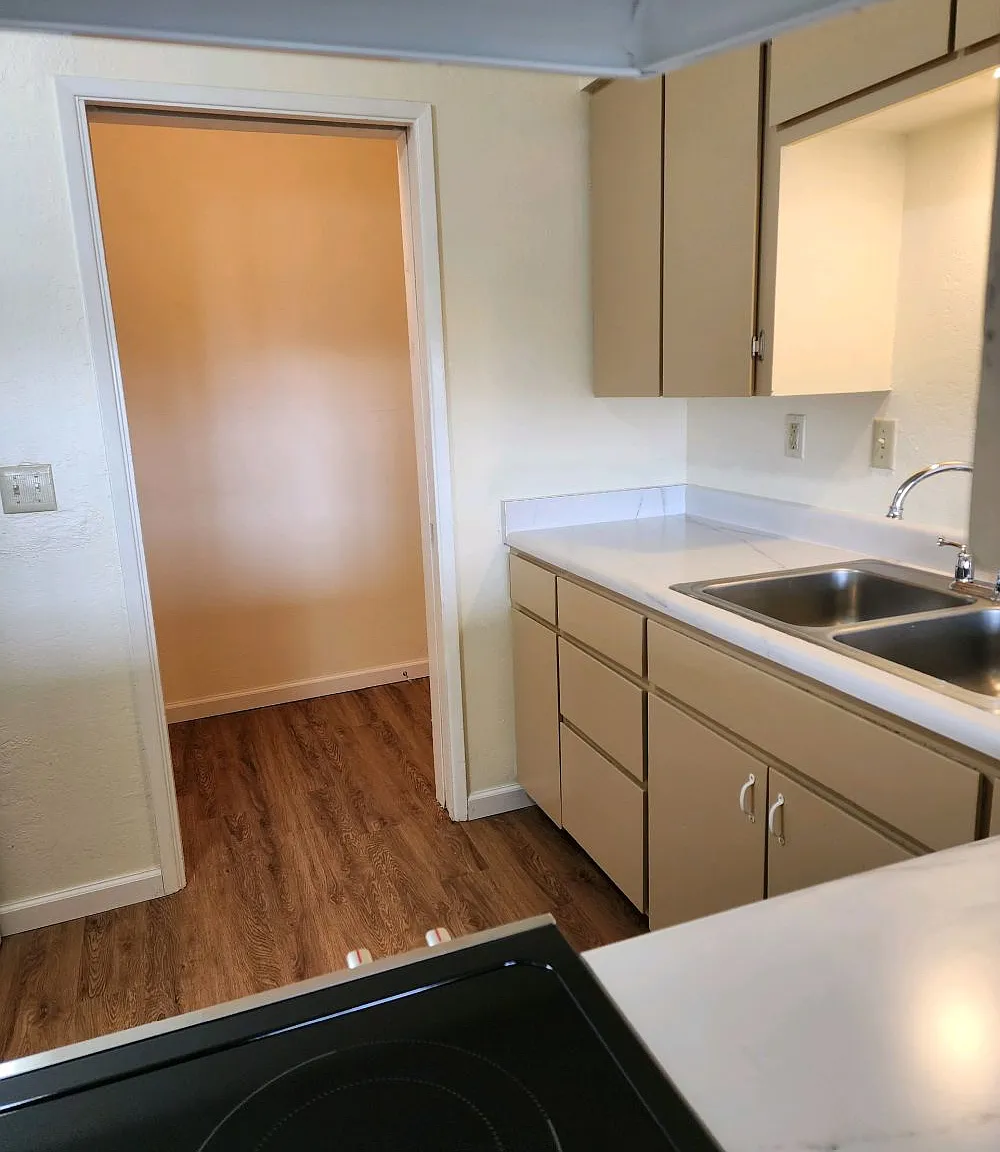 2 bed, 1300 sqft, $1,400 — Photo 4
