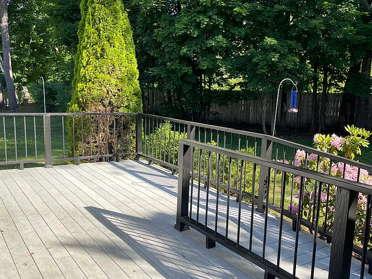 9 Maplewood Ave — Photo 14
