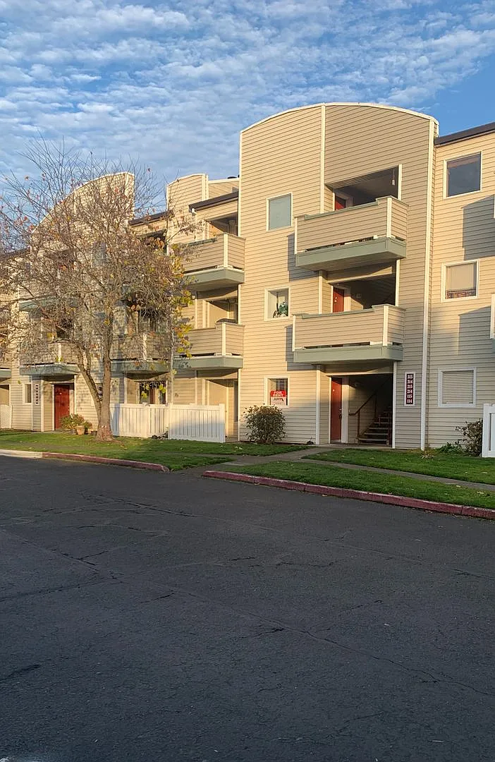 2 bed, 2.0 bath, 1010 sqft, $1,650 — Photo 2