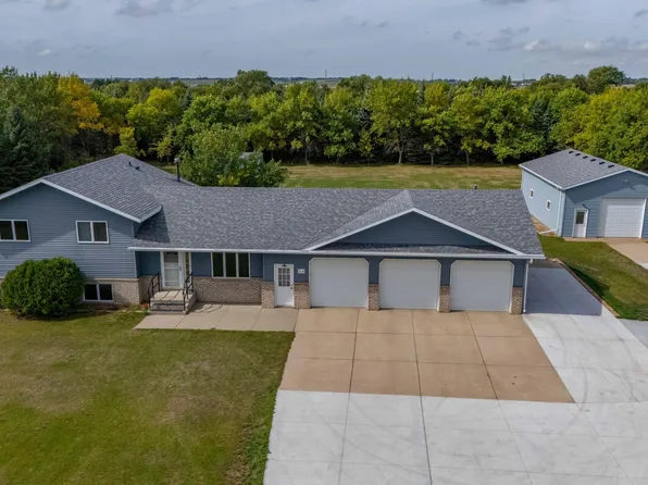 7114 Hightop Ln, Bismarck, ND 58503