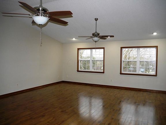 4th image of 997 Nadine Dr