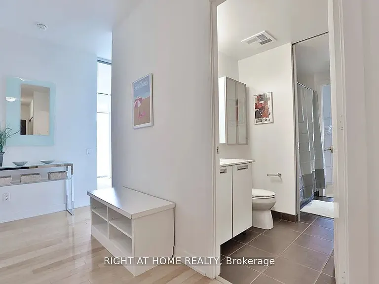 33 Charles St E #1005 — Photo 9