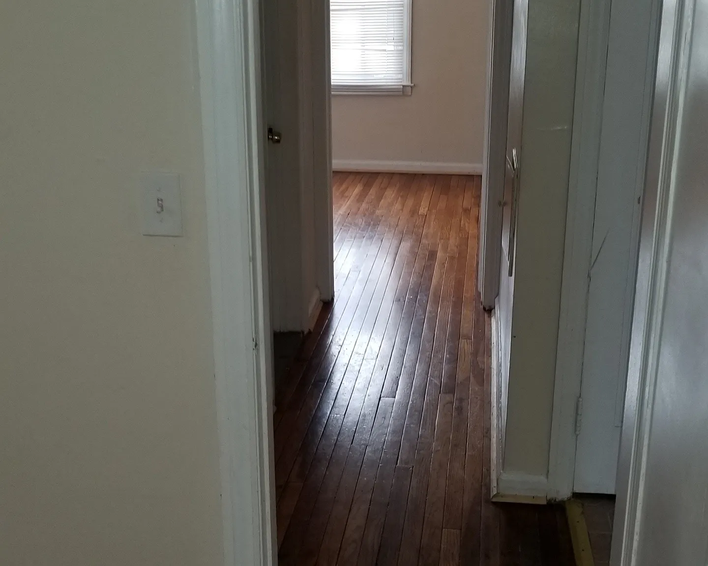 3 bed, 1.0 bath, 849 sqft, $1,050 — Photo 4