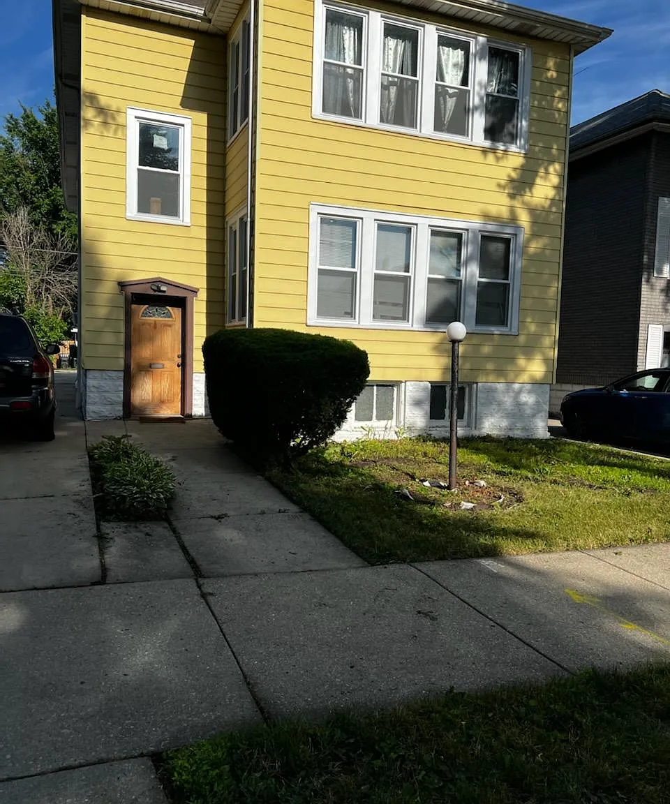 2 bed, 1100 sqft, $1,550 — Photo 1