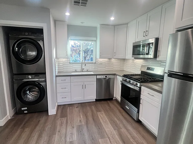 534 N Florence St — Photo 9