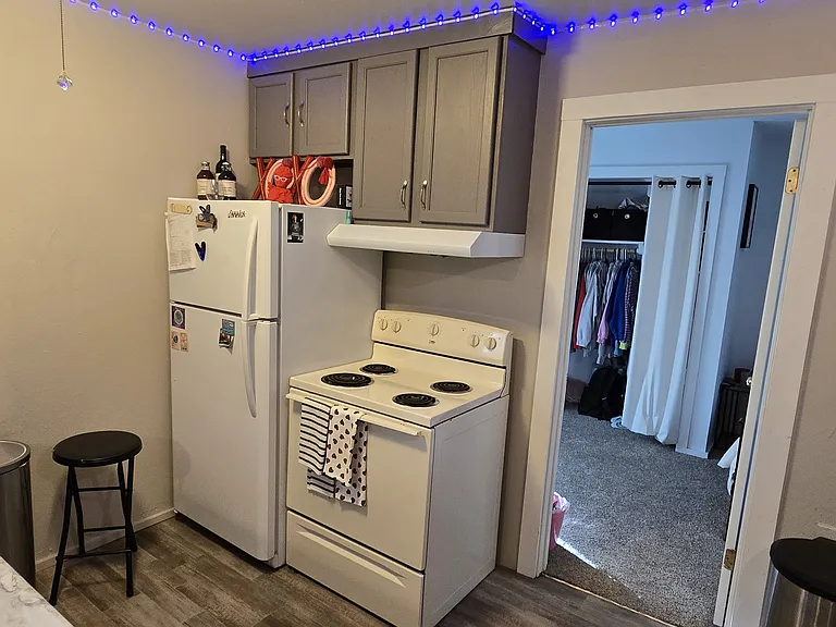 906 Oxford Ave #1 — Photo 3