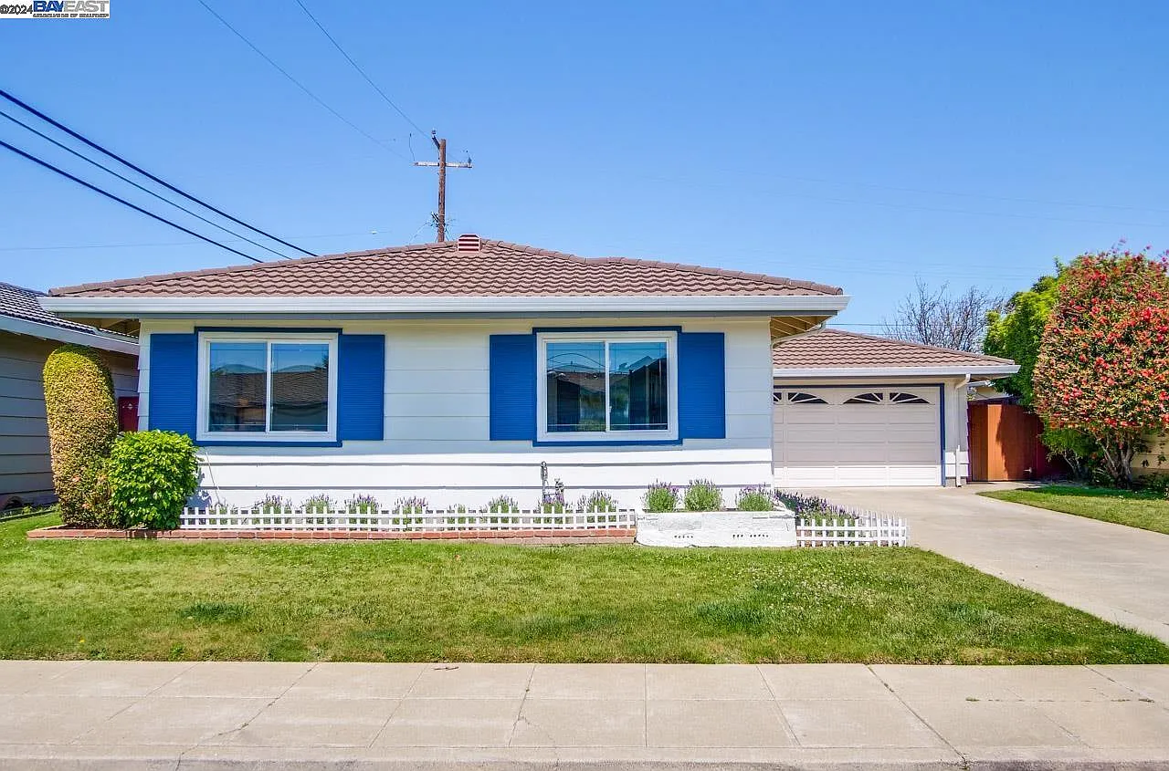 3376 Marisma St photo 1