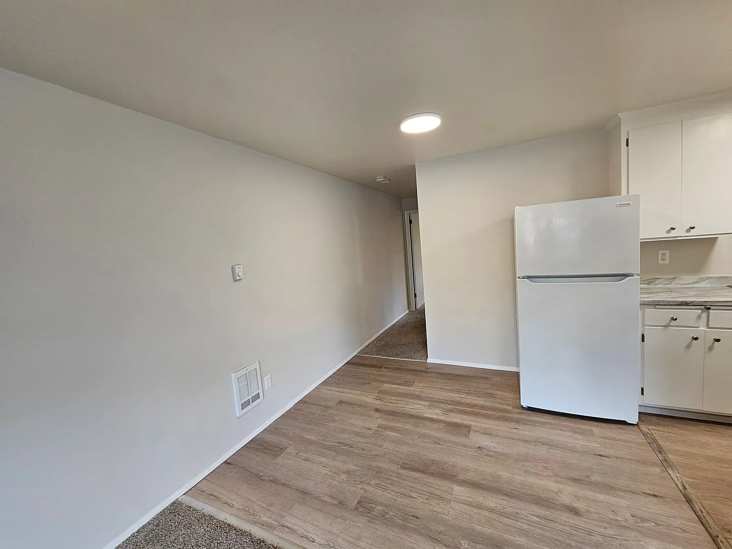Julee Apartments — Photo 4