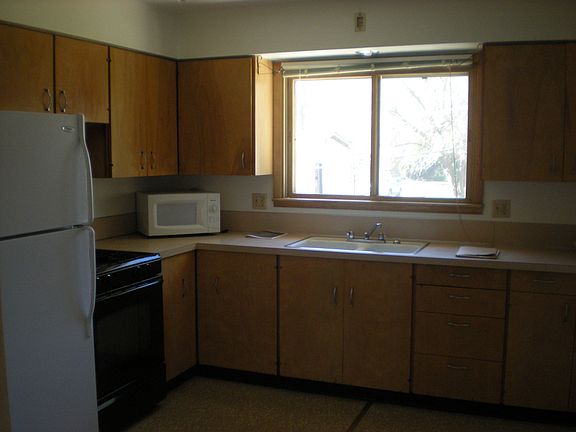 3rd image of 2605 E Court St #C