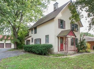 211 McHenry Ave, Crystal Lake, IL 60014