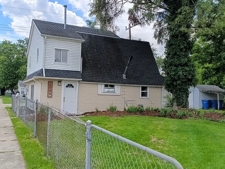 2044 Garrick Ave — Photo 5