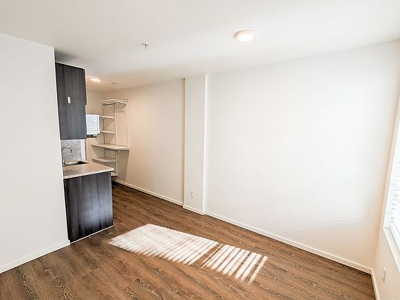 5th image of 16210 NE 80th St APT 319