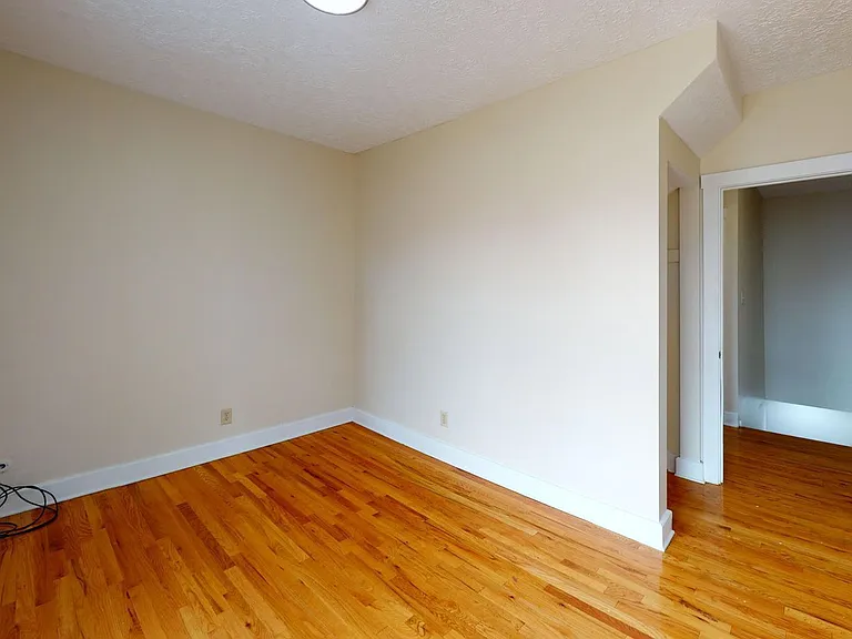 1373 Indianola Ave — Photo 7