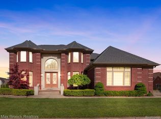 42543 Silverwood Dr, Sterling Heights, MI