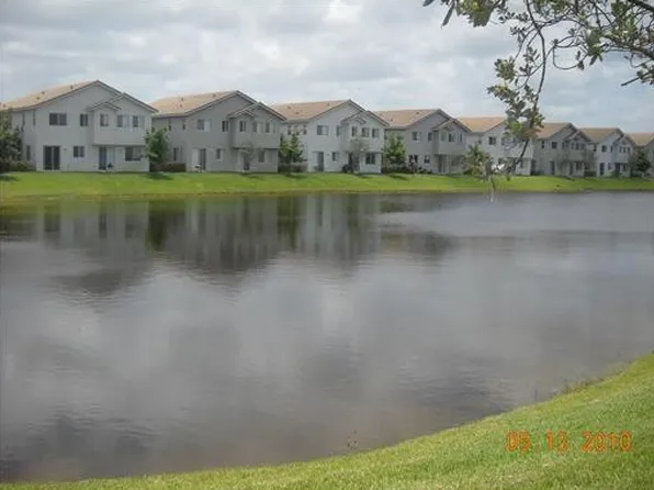 3158 Laurel Ridge Circle #3158, Riviera Beach, FL 33404