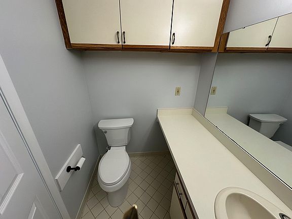 4th image of 301 S Walnut St #301