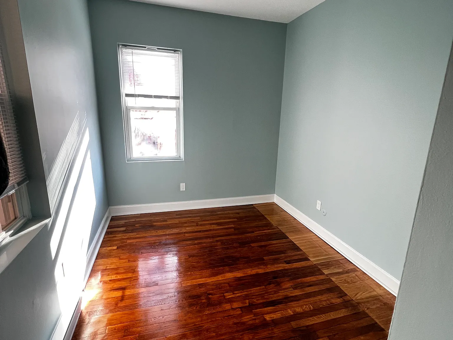 2 bed, 999 sqft, $3,400 — Photo 2