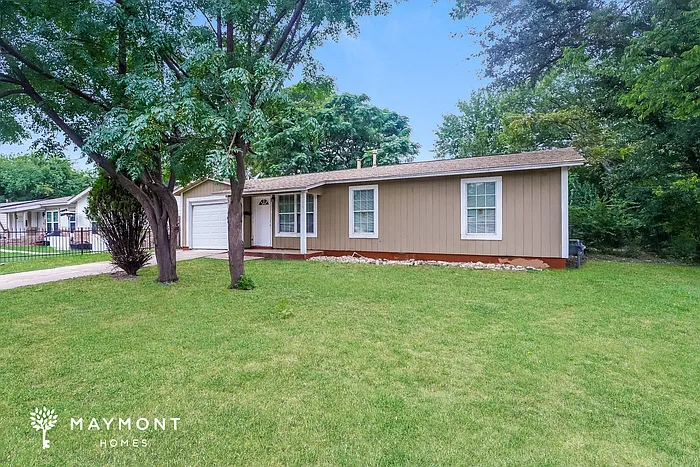 3 bed, 1.0 bath, 864 sqft, $1,595 — Photo 3