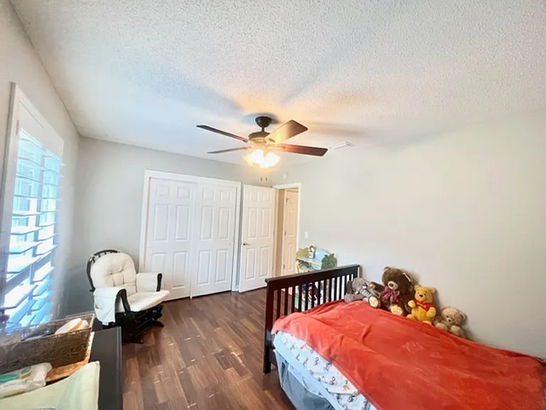 1660 Northridge Rd — Photo 23