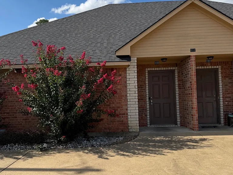 121 Helane Ln — Photo 1